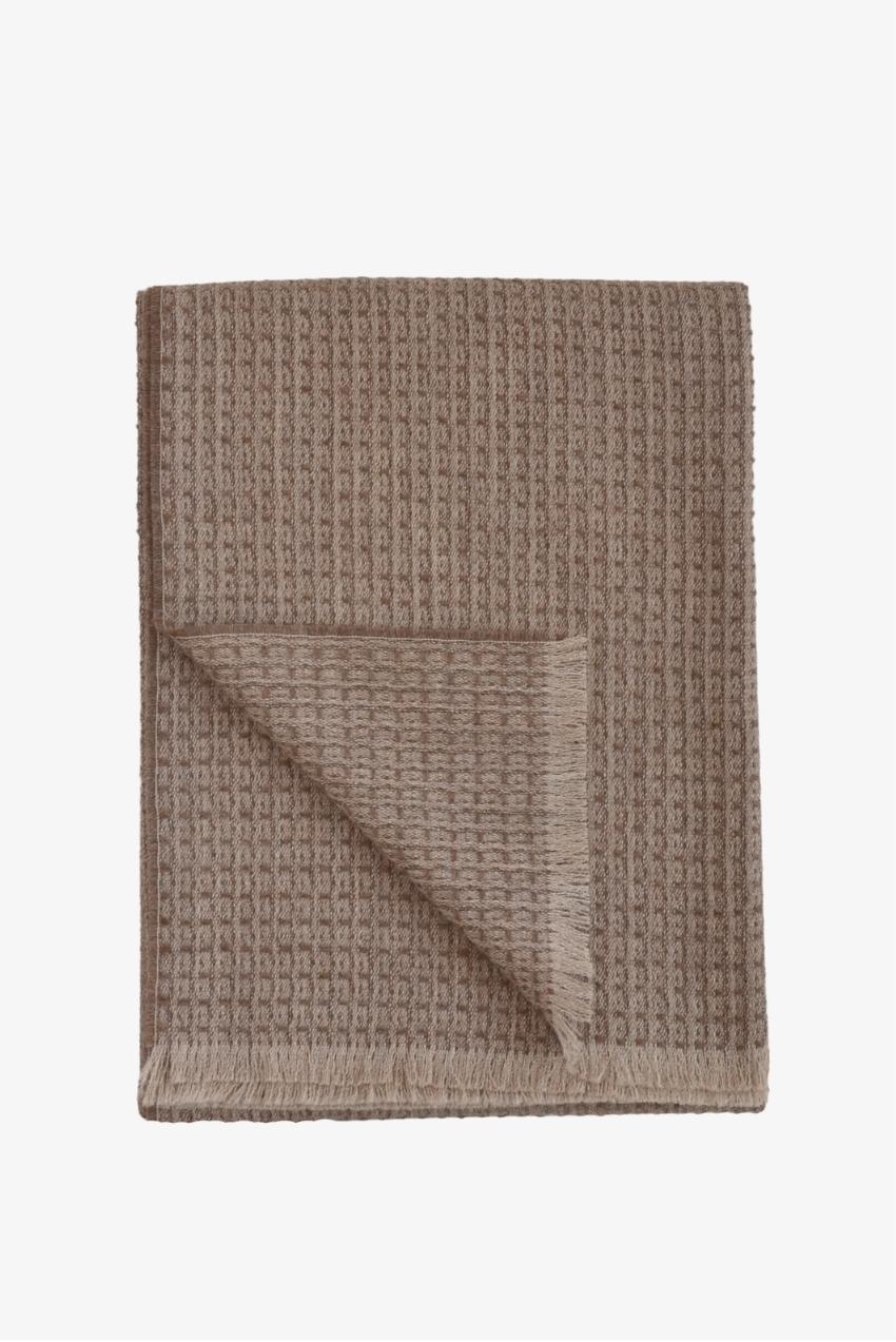 Victoria Throw with Eyelash Fringes in Taupe Oatmeal